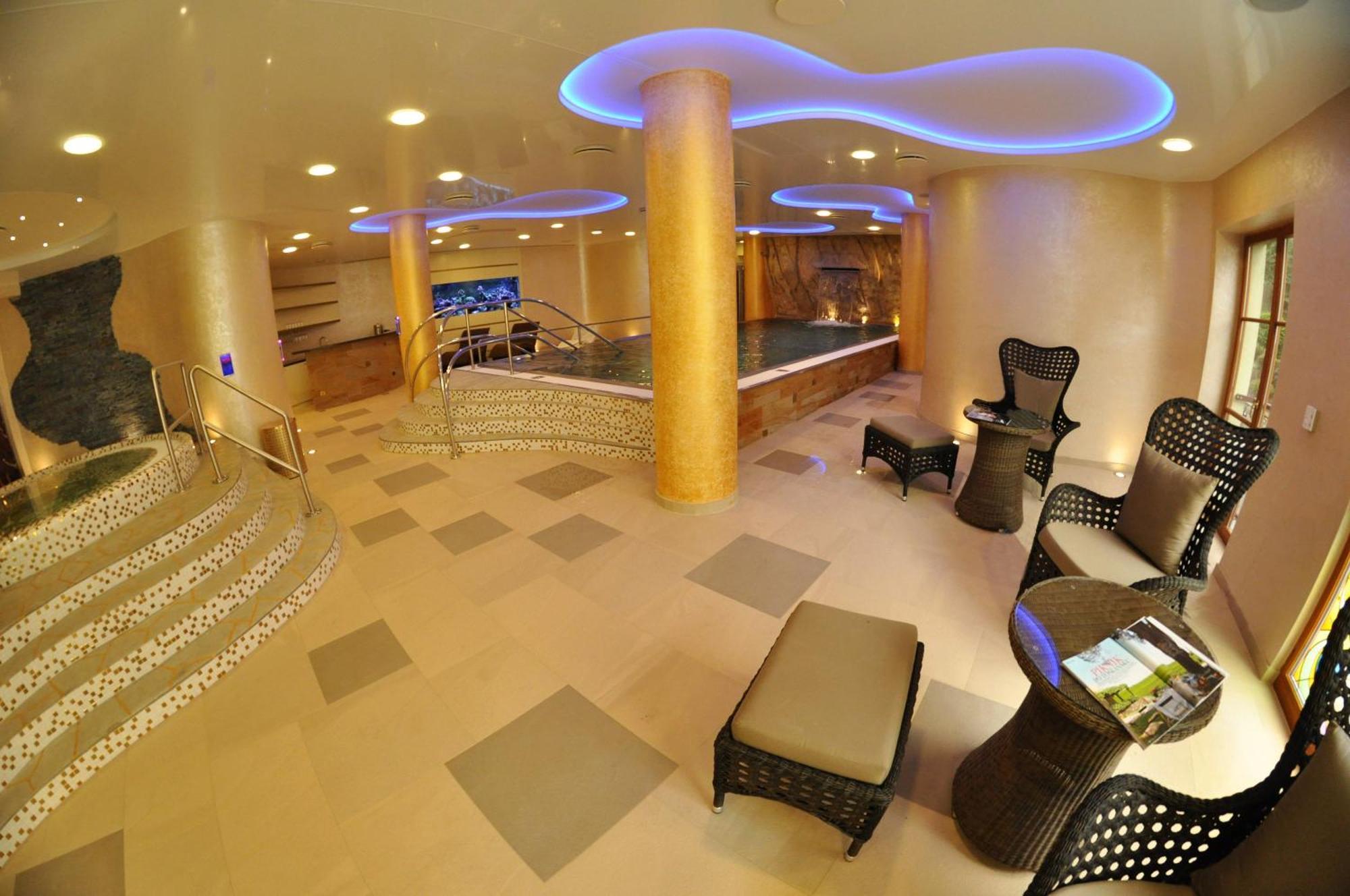 Boutique Hotel Ambiente ****+ Karlsbad Buitenkant foto