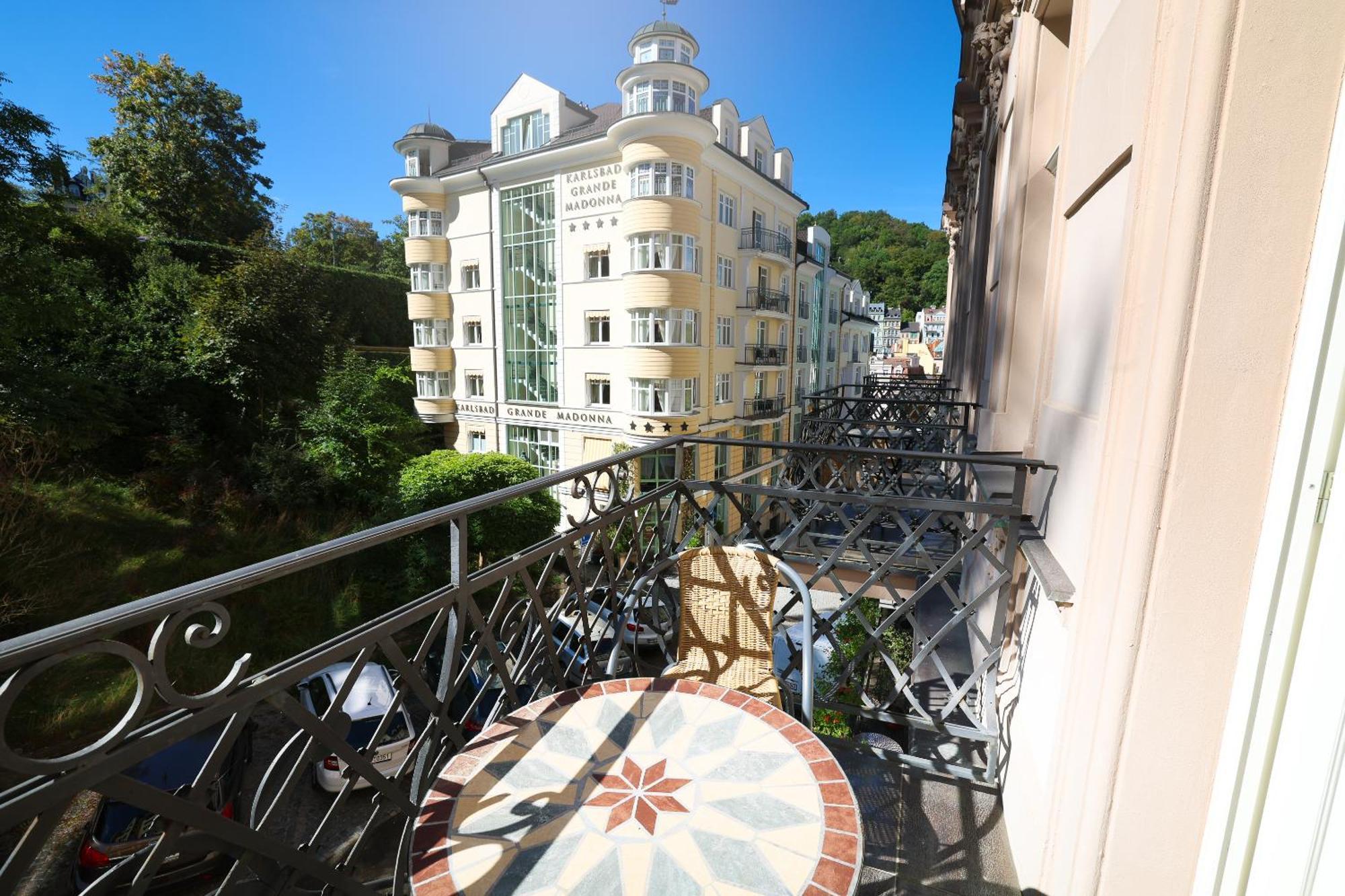 Boutique Hotel Ambiente ****+ Karlsbad Buitenkant foto