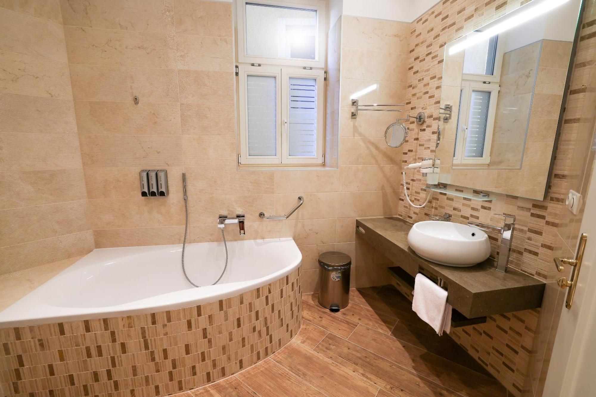 Boutique Hotel Ambiente ****+ Karlsbad Buitenkant foto